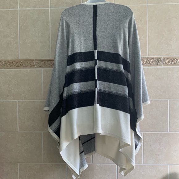 NYDJ Heather Black Sweater Poncho NWT Plus - Picture 4 of 7